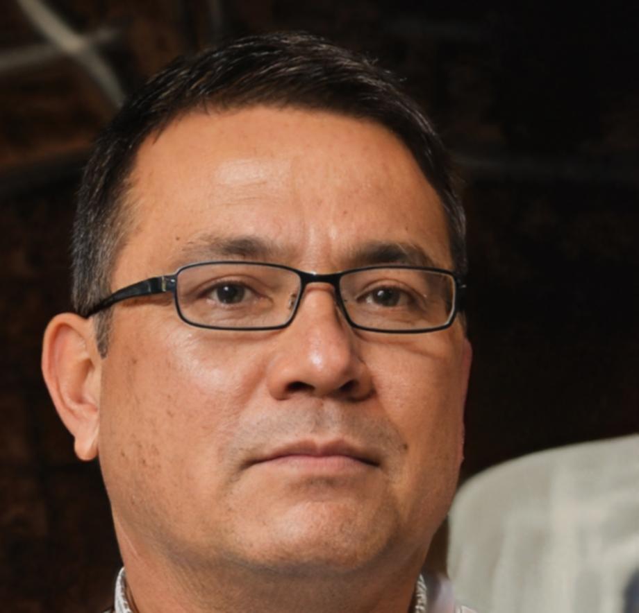 Portrait of Roberto Chen, Operations Director